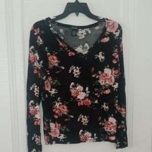 women med black rose print top long sleeve